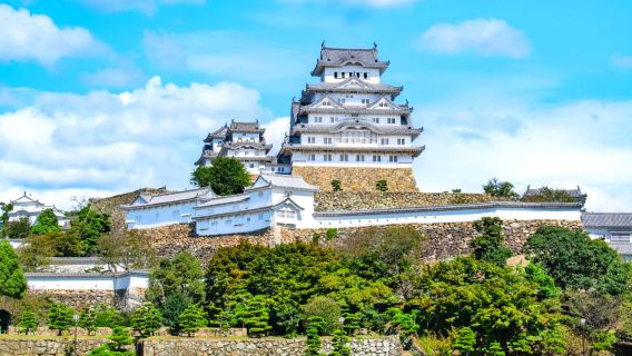 Tour aprofundado pelo Castelo de Himeji + Passeio Marítimo de Maiko | Almoço buffet no hotel para apreciar a paisagem do Mar Interior de Seto