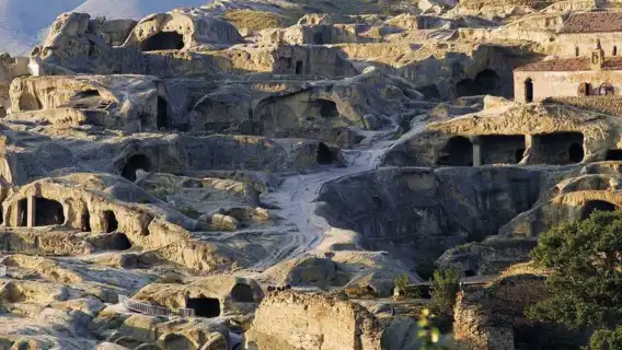 สำรวจอารามไม้กางเขนใน Mtskheta ประเทศจอร์เจีย ทัวร์วันเดียว/ทัวร์หลายวัน ไปยัง Jvari และ Gori