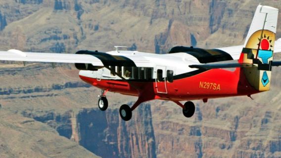 Grand Canyon West: volo di andata e ritorno da Las Vegas + Skywalk opzionale
