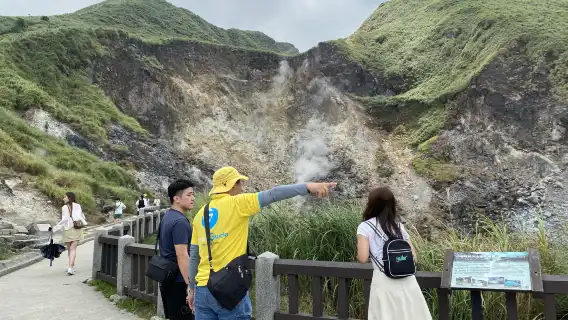 陽明山青天港 + 小油坑 + 竹子湖 + 北投地熱谷日帰りツアー[出発保証]