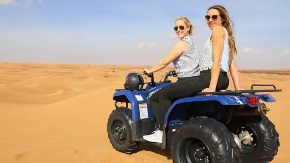 Safari nel deserto di Dubai [Tour in quad + prelievo dall'hotel in città + giro in cammello + fotografia al tramonto + cena barbecue]