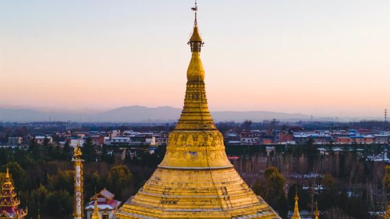 Ammirate i fiori di Luoyang lungo il percorso: Tempio del Cavallo Bianco + Giardino delle Peonie di Shenzhou + Tour del Museo con guida in cinese, inglese e russo (EA)