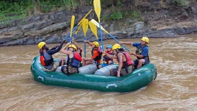 บาหลี: ทัวร์ล่องแก่งแม่น้ำเตอลากา วัจา แบบกลุ่มเล็ก พร้อมอาหารกลางวัน