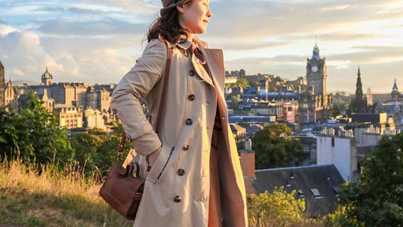 UK Edinburgh travel photo shoot Scottish Highlands Glasgow photographer wedding dress travel photo shoot couple shooting photo