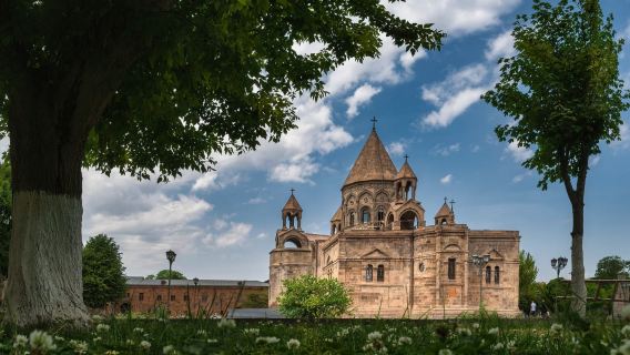 Armenia Day Tour: Echmiadzin, Khor Virap, Noravank, and Alani Winery