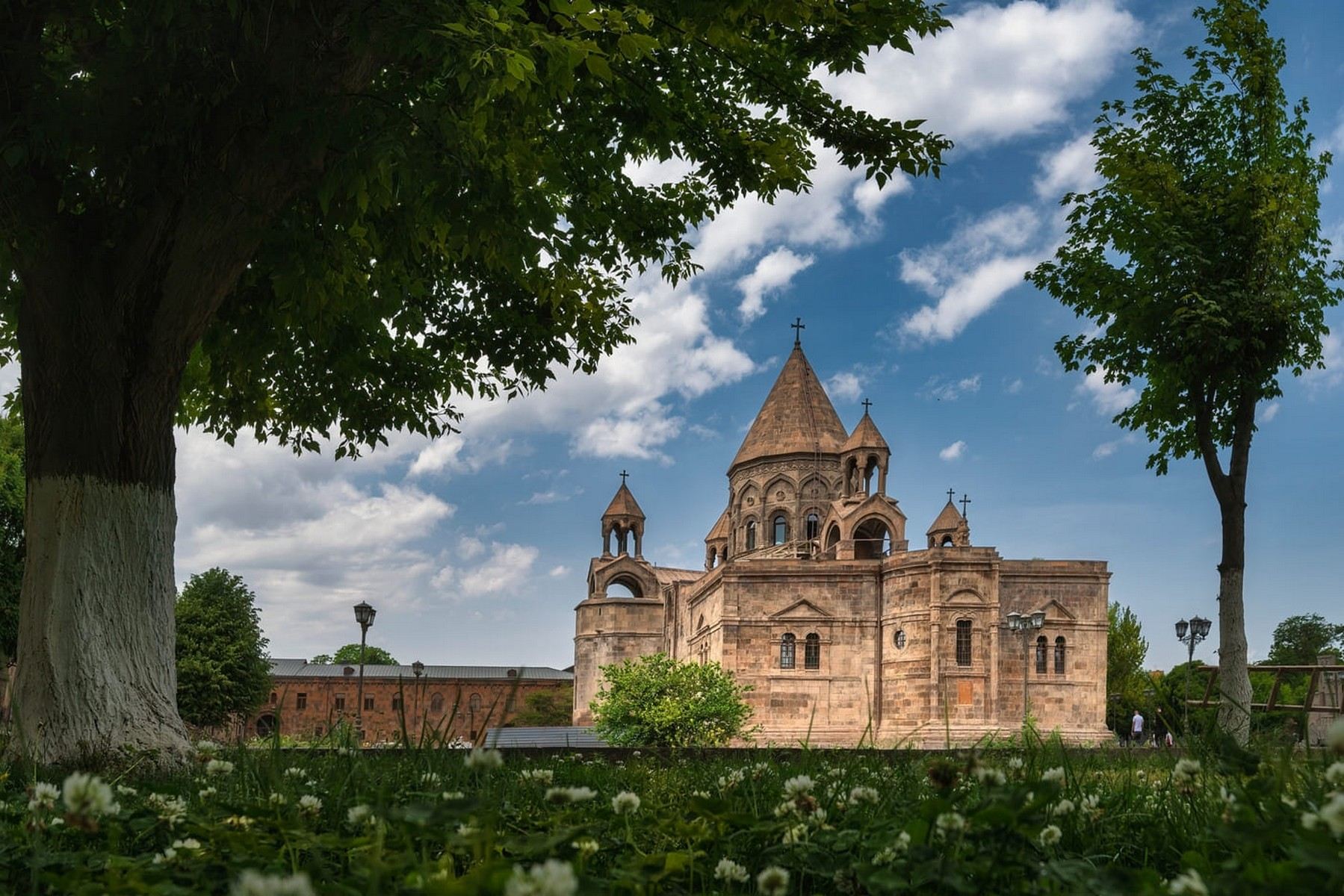 Tur satu hari di Armenia: Echmiadzin + Khor Virap + Noravank + Kebun Anggur Areni