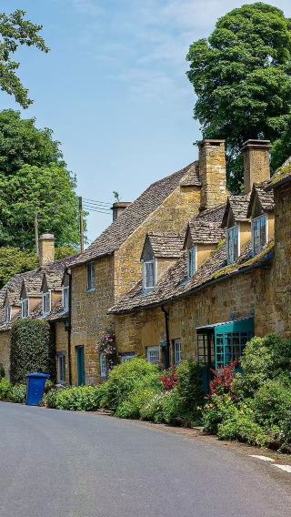 London join-in 1-day tour: Cotswolds AONB + Shakespeare's Birthplace + Anne Hathaway's Cottage