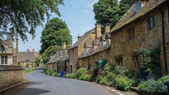 Tour di gruppo di un giorno a Londra: Cotswolds + Casa natale di William Shakespeare + Anne Hathaway's Cottage