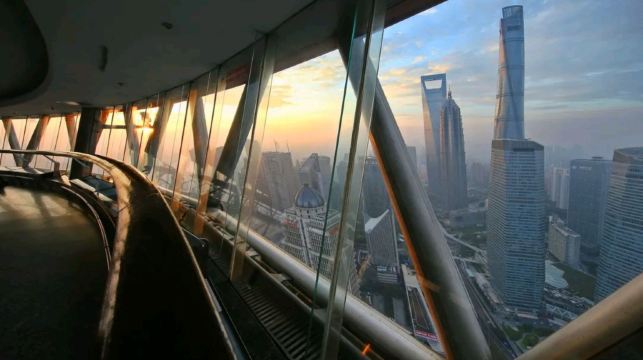 【上海】東方明珠廣播電視塔二球觀光聯票+自助餐（登二球俯瞰上海全景+享精緻自助餐+高空觀景+愜意遊玩）