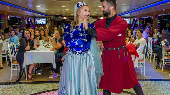 อิสตันบูล: ล่องเรือดินเนอร์ในช่องแคบบอสฟอรัส 4 ชั่วโมง พร้อมชมการแสดงระบำออตโตมัน