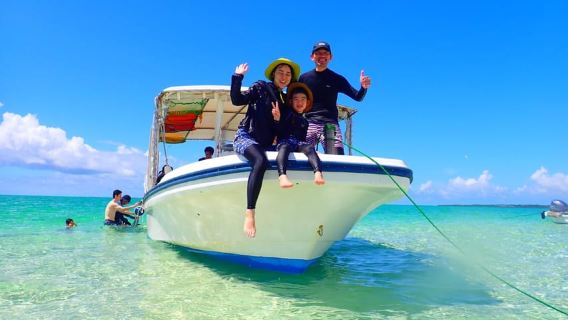 Ishigaki: Phantom Island Snorkeling and Taketomi Sightseeing