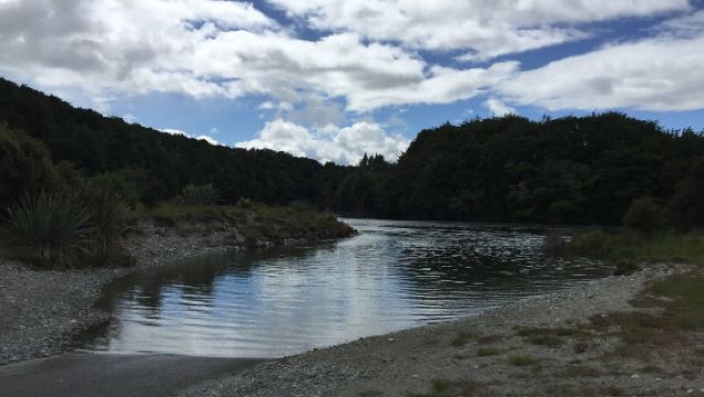 阿根廷埃塞薩皮斯塔里尼部長國際機場接/送機（酒店接送）