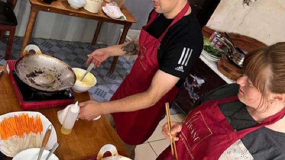 ฮานอย: ทัวร์ตลาดย่านเมืองเก่าและคลาสทำอาหารพร้อมมื้ออาหาร