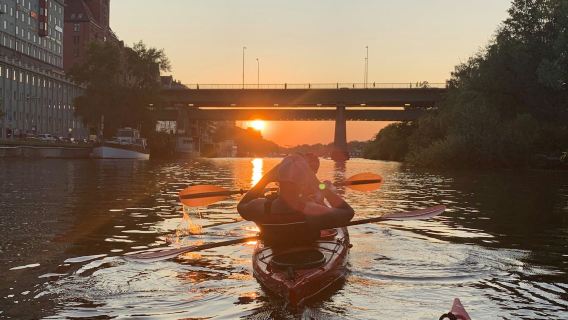 Stockholm: Sunset Kayak Tour in City Centre + Swedish Fika