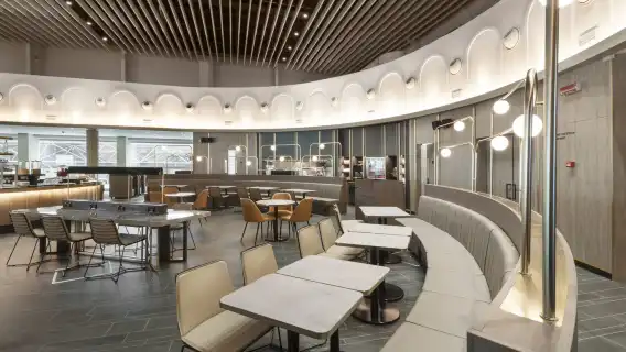 ห้องรับรองพิเศษพลาซ่า พรีเมียม แลงจ์ สนามบินโรมา ฟิวมิชิโน ประเทศอิตาลี (PPL FCO)