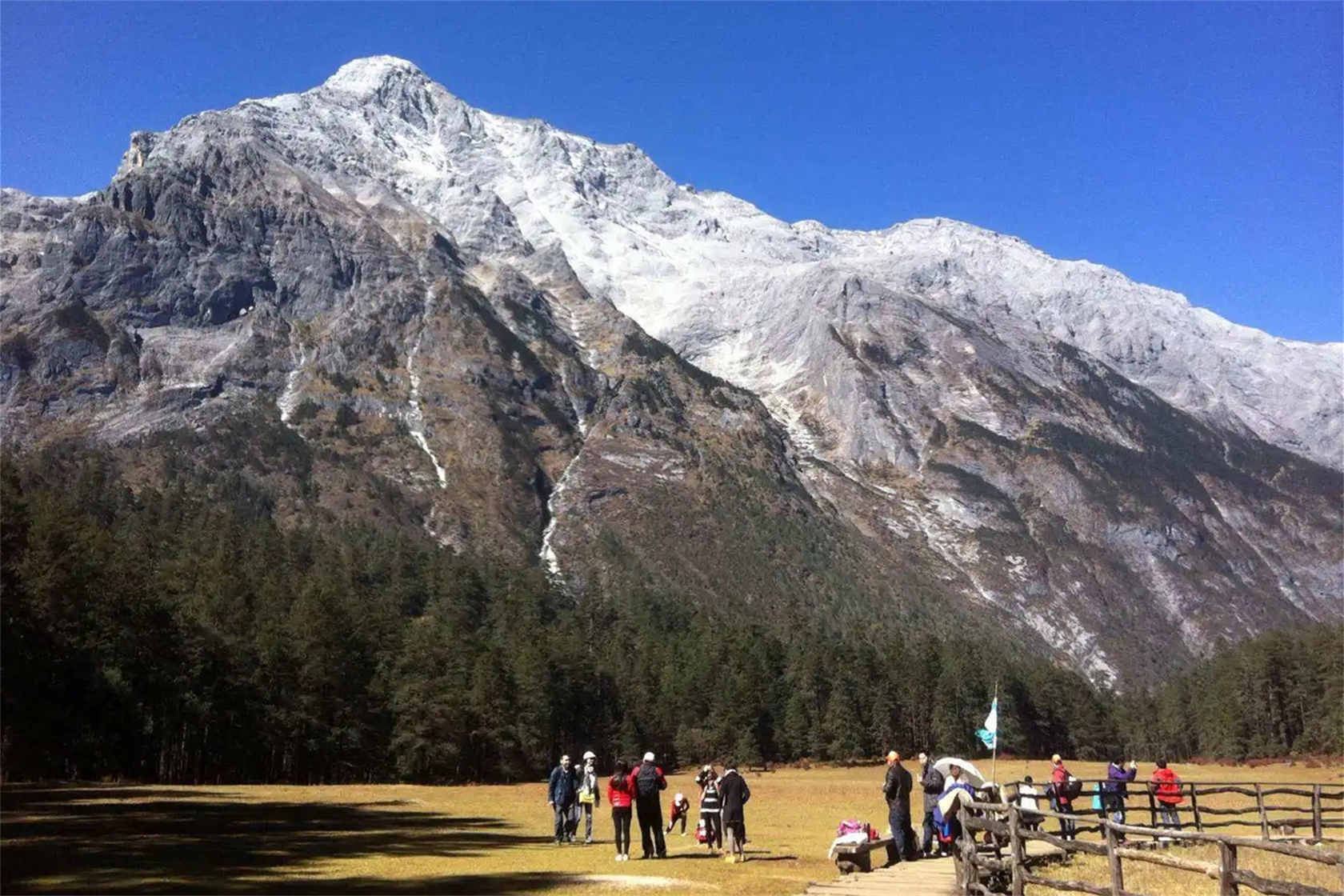 Lijiang Highlight ! Mt.Yulong + Yak Meadow + Blue Moon Valley Chinese Group (Car+Ticket)
