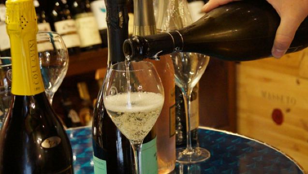 Игристое вино и гастрономические развлечения