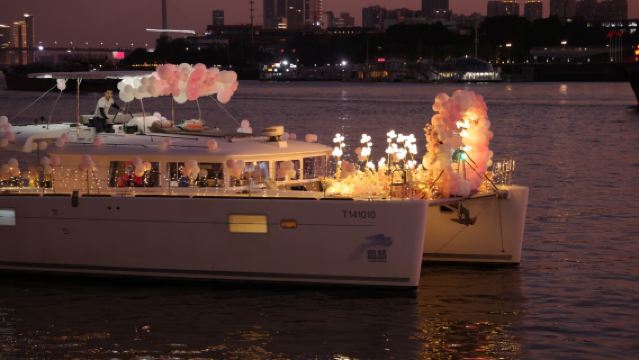 廣州遊艇生日求婚精美佈置~廣州620雙體遊艇包船+生日求婚佈置尊享精美佈置~2小時動態夜遊珠江航線