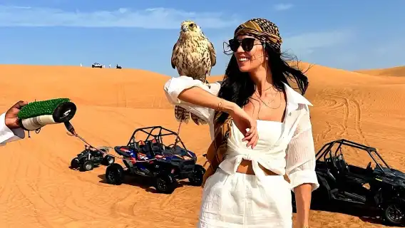 杜拜沙漠衝沙體驗 (含燒烤晚餐及接送服務)