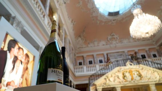 Wiesbaden: Sparkling Winemaking Tour with 3-Glass Tasting