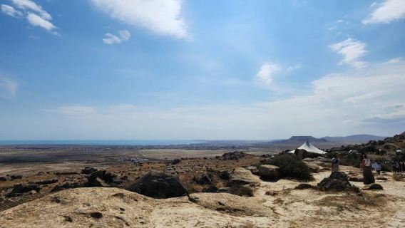 Baku: Gobustan, Schlammvulkan, Feuerberg, Eintritt zum Tempel-Mittagessen