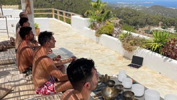 Ibiza: Baño de Sonido Privado con Cuencos Cantores y Relajación