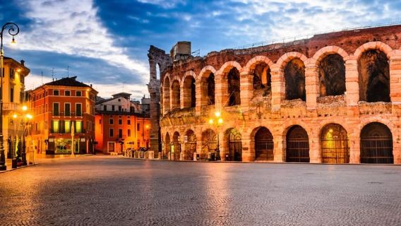 Walking Tour of Verona's Best: Arena and Historic Sights