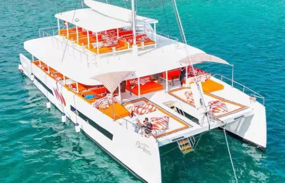 芭提雅出海一日遊遊艇雙體帆船無人三島雙島|浮潛海釣日落巡航|噴氣式滑雪 | 跳島竹島猴島|芭堤雅酒店接送