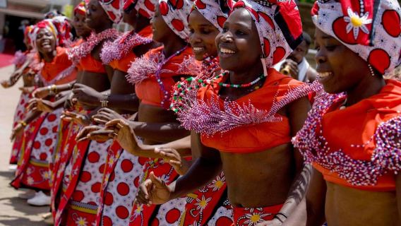 Nairobi: Chuyến đi có hướng dẫn trong ngày đến Bomas của Kenya và hạt Kobe