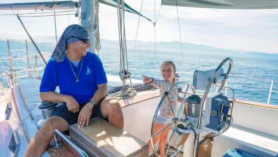 Nuevo Vallarta: tour in barca a vela per osservare le balene