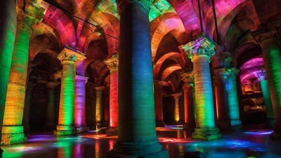 Istanbul: Basilica Cistern Tour, Discovering Medusa