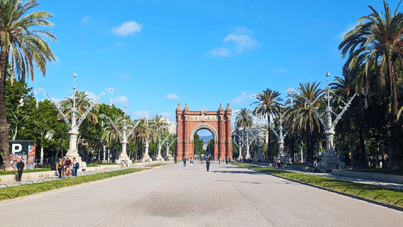 Barcelona: Recorrido privado a pie por el casco antiguo: pasado y presente