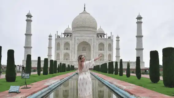 デリー発タージ・マハル日の出・日帰りツアー（車で行く、食事付き）