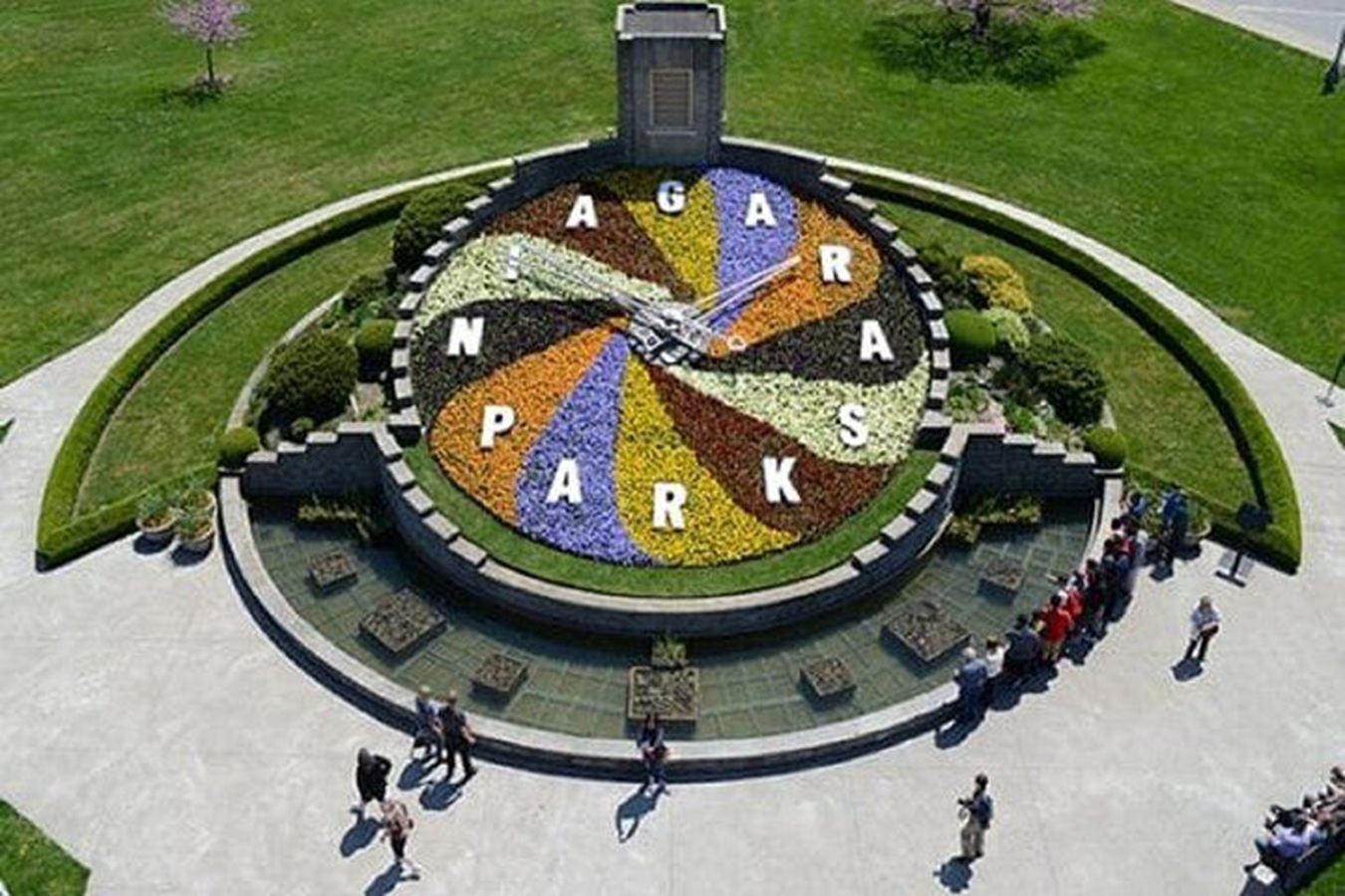 Toronto to Niagara Falls In-Depth Small Group Tour w/Boat Option