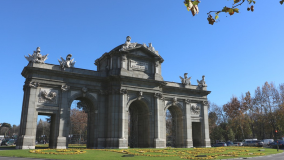 西班牙馬德里王宮＋阿穆德納聖母主教座堂＋阿爾卡拉門／中文專車