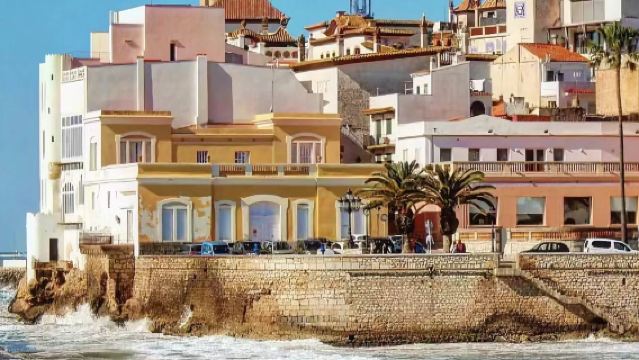 lawatan sehari ke bandar Sitges berhampiran Barcelona, Sepanyol