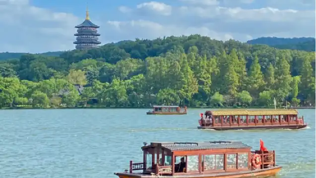 杭州雷峰塔+蘇堤漫步+西湖遊船休閒船環湖遊+人員導覽半日遊