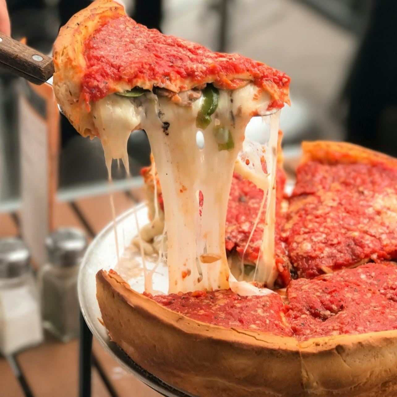 Chicago: Guided Gangsters & Food Walking Tour