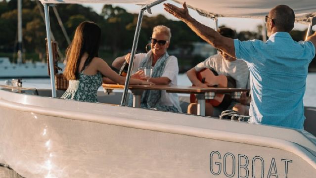 Sydney: Private Electric Boat Rental from Cabarita Point