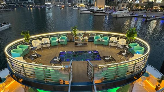 Dubai Marina: crociera di Capodanno a bordo del megayacht Lotus + cena + bevande analcoliche
