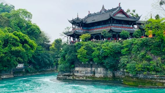 1-day tour to Dujiangyan + Sanxingdui ◆ Small group of 2-8 people ◆ Includes Sanxingdui live guide ◆ Admission ticket included