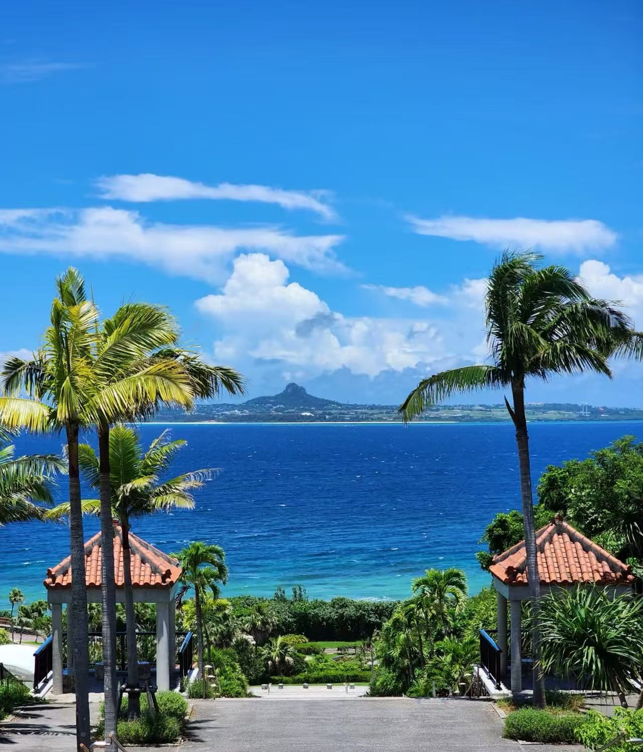 沖繩：萬座毛+古宇利大橋+沖繩紀念公園+沖繩鄉土村+美國村