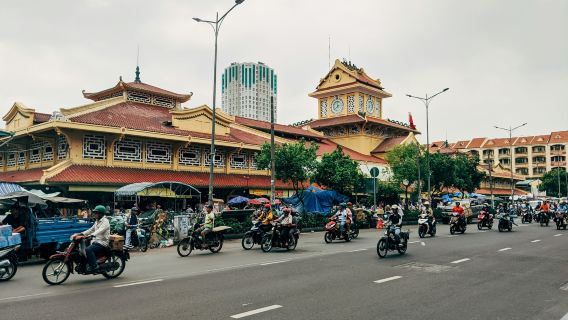 Buchung nach Beratung / Historisches Museum von Vietnam, Ho-Chi-Minh-Stadt, Saigon-Fluss, Wiedervereinigungspalast, Cu-Chi-Tunnel, Damm, Pham Ngu Lao Straße / Flughafen / Punkt-zu-Punkt-Transport / Reiseführer mit Fahrer / Privater Fahrdienst