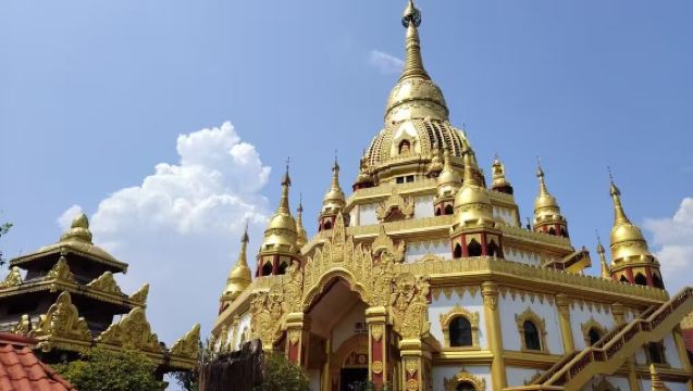Lawatan sehari ke Mangshi: Pagoda Emas Menghuan, Pagoda Perak, Taman Khazanah Menghana, Pokok Membungkus Pagoda dan Bandar Lama Dai