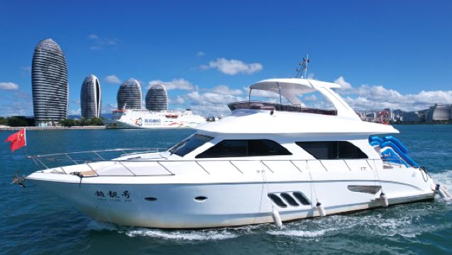 3-stündige Yachtausfahrt in der Bucht von Sanya mit Hochseefischen, Schnorcheln und Jetski-Erlebnis