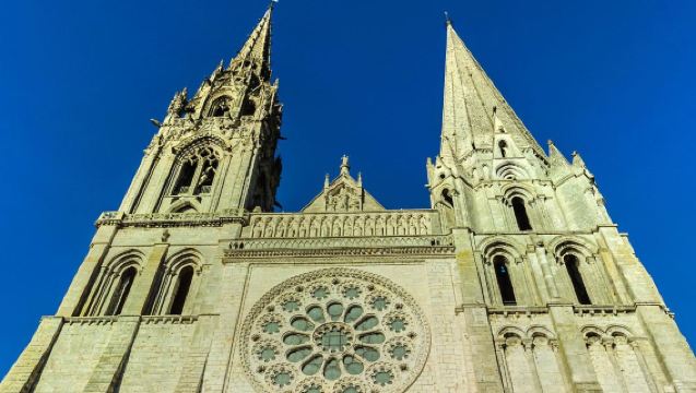 法國巴黎來回-沙烏地阿拉伯爾大教堂 + 奧爾良中文包車日遊【可定制】