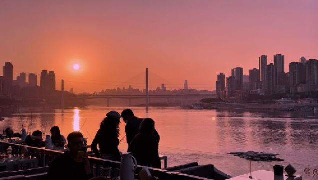 Chongqing Nanbinli Southbank Club (Manzara Noktası + Ateş Başında Çay Keyfi + Alevli Teppanyaki + Nehir Manzaralı Teras)