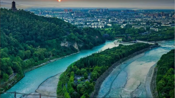 [ChinaGem] Chengdu: Qingcheng Mountain & Dujiangyan City privat dagstur med privatbil og frokost