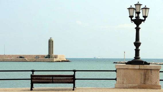 Visita guiada de audio autónoma a pie en Bari (10 paradas, aproximadamente 2 horas)