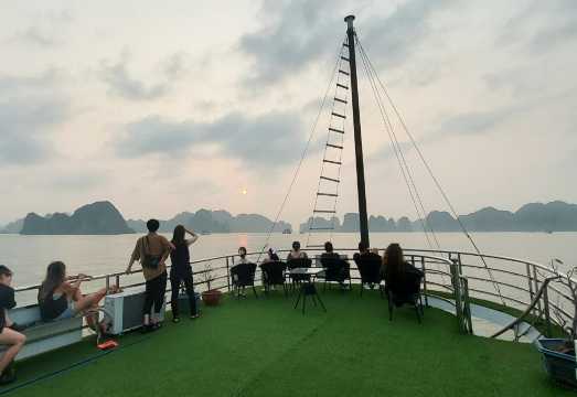 HALONG BAY DAY TOUR ON 3 STAR CRUISE WITH BIG & SMALL GROUP ON ROUTE 2 (LUNCH INCLUDED)